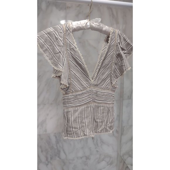 Flowy Sleeveless Blouse - Picture 3 of 5